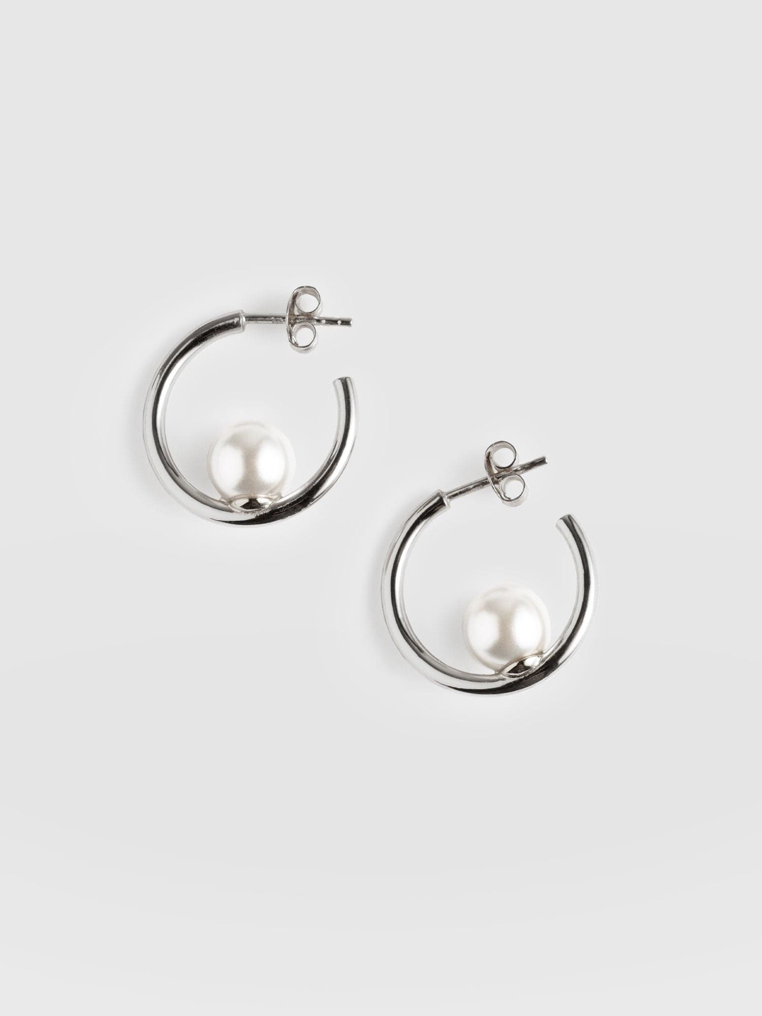 Jacqueline Pearl Hoop Earrings Silver - Women's Jewellery | Saint + Sofia® USA